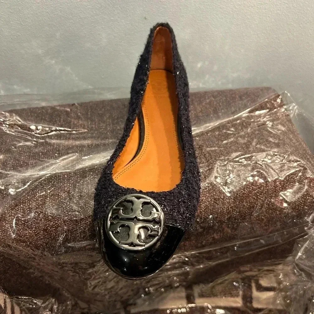 Beautiful brand new Tory Burch flats in size 8